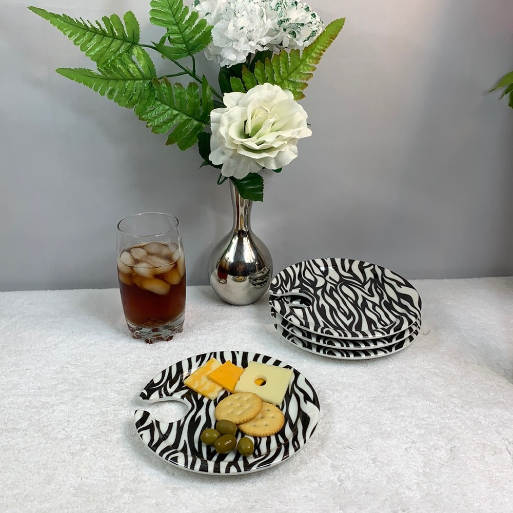 FINGER HOLD APPETIZER PLATES